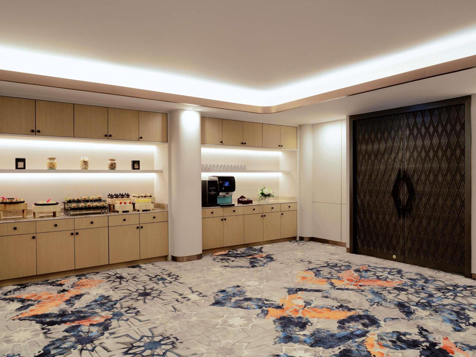 Grand Mercure Atrium Отель