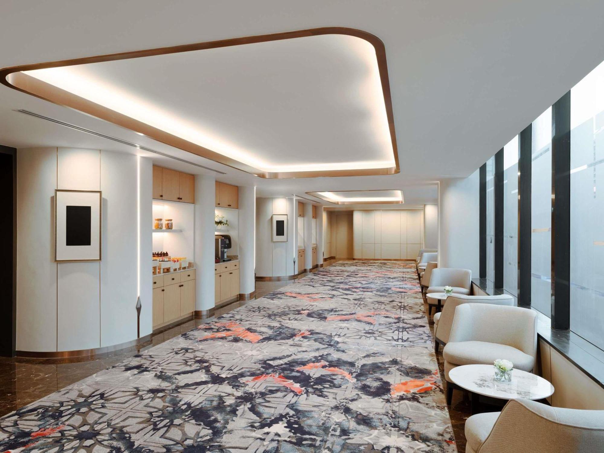 Отель Grand Mercure Atrium