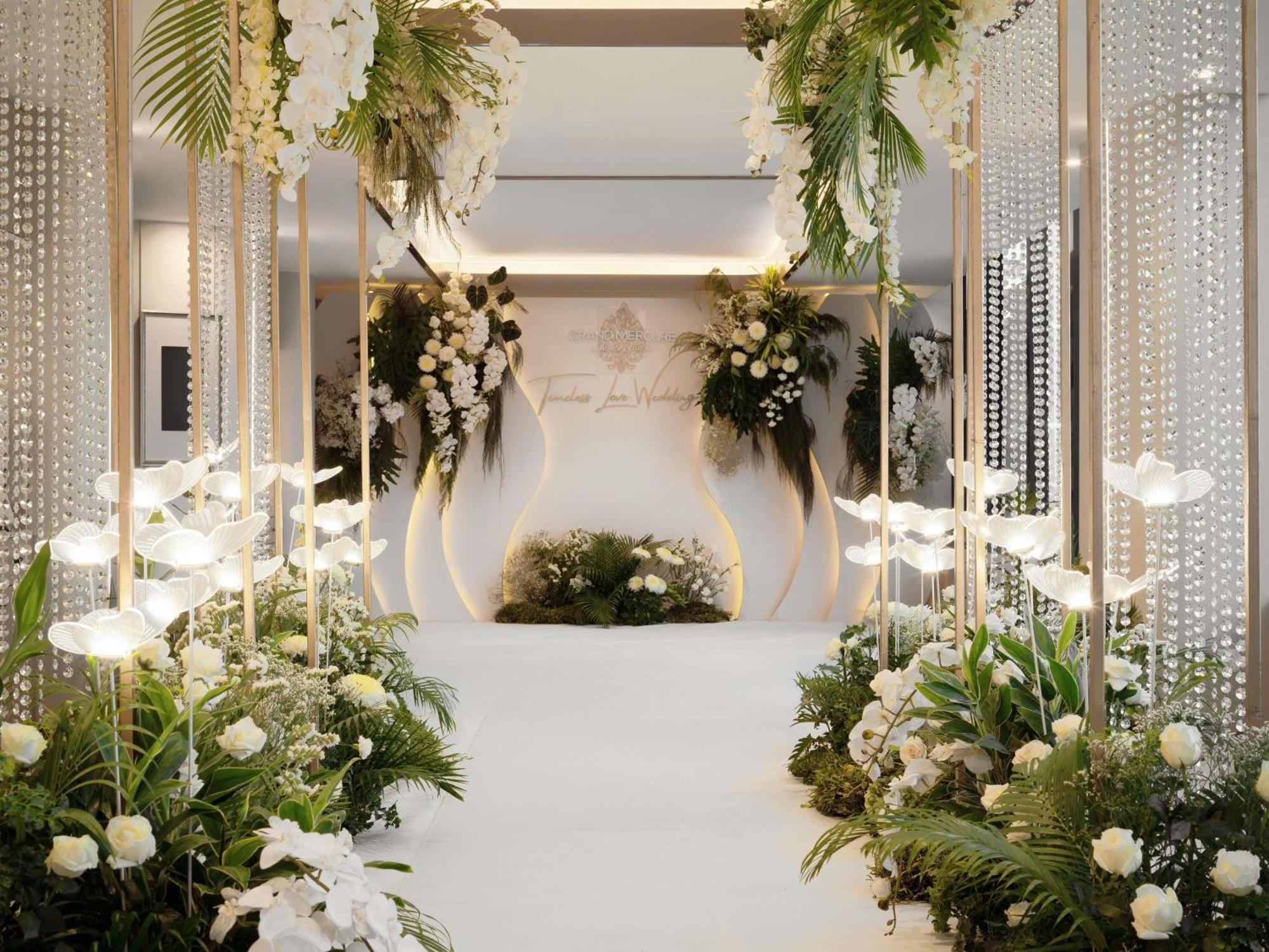 Отель Grand Mercure Atrium